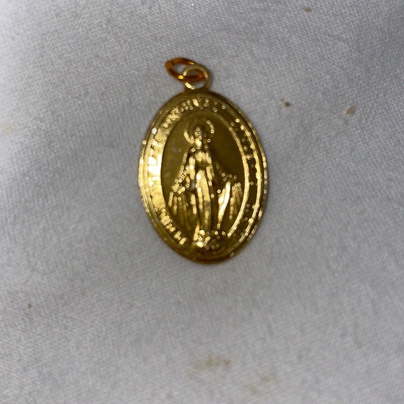 Gold tone religious pendant/charm in great condition - Picture 1 of 2